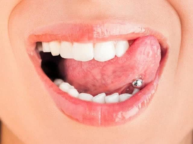 Piercing al labbro e alla lingua? Ma fanno male al nostro cavo orale?